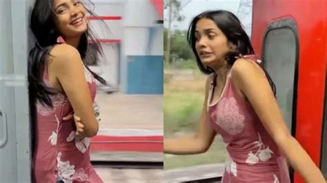 dance video reel in train girl made reel viral news new viral video of ...