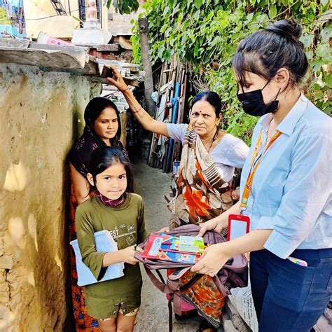 Ek Kadam Naari ki Swachhata ki Aur – The Helping Hands Trust