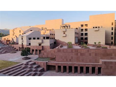 IIM Udaipur Launches BBA Program with Bilingual Learning Support ...