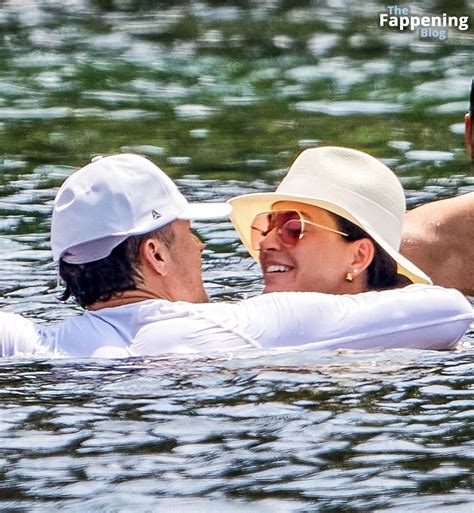 Katy Perry & Orlando Bloom Pack the PDA in the French Sunshine on Their Family Holiday in St ...