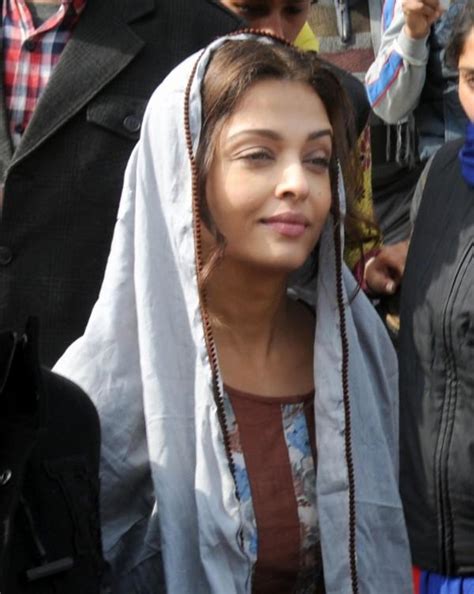 Aishwarya Rai Bachchan shoots for 'Sarbjit' at Golden Temple - Photos ...