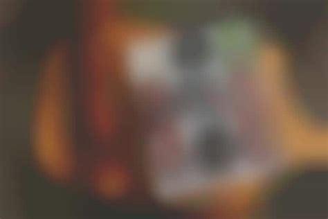 Baseball-Themed Meatball Packaging : vladimir luzin