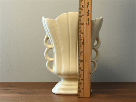 Vintage Hull Art Pottery 9 Vase, Mardis Gras Granada Light Creamy ...