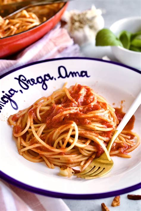 Best Arrabbiata Sauce Recipe (Spicy Spaghetti Sauce) - Cucina by Elena