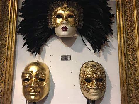 Eyes Wide Shut Feather Mask