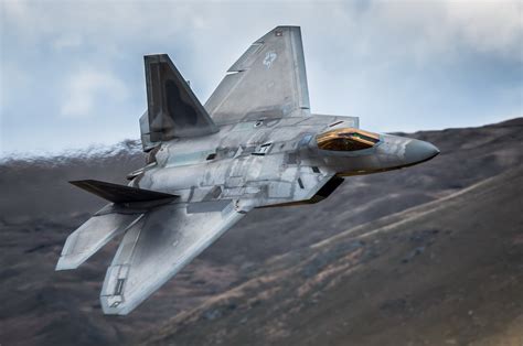 HD Wallpaper of the Lockheed Martin F-22 Raptor: A Military Jet Fighter