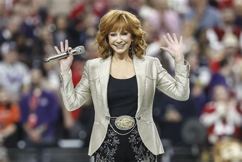Reba McEntire's Super Bowl national anthem made us miss Whitney Houston ...