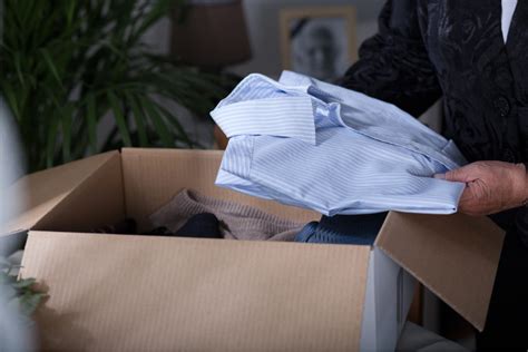 The Safest Way To Pack Mirrors For Moving — MetroMovers