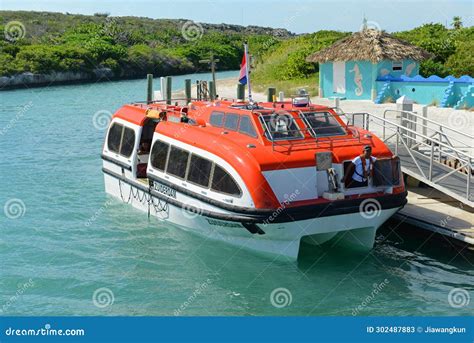 Half Moon Cay, Little San Salvador Island, Bahamas Editorial Stock ...