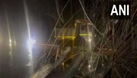 Strong winds, rain wreaks havoc in Jammu and Udhampur; Trees uprooted ...