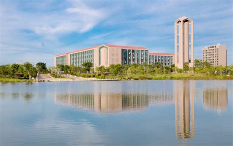 新湖校区校园景色（2022年6月）-湛江科技学院