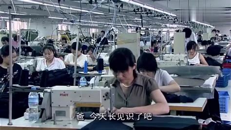 农村姑娘不出远门在纺织厂工作，一月能挣多少钱？听她怎么说 - YouTube