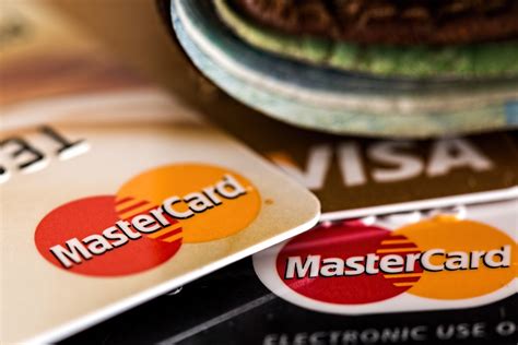 Visa Vs. Mastercard - Lequel est le Meilleur et Pourquoi ? - Monnaie Zen