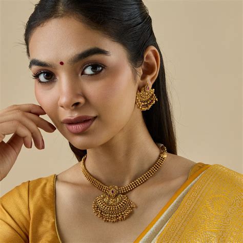 Diwali Jewellery Gifts | Best Diwali Gifts for Wife & Loved ones