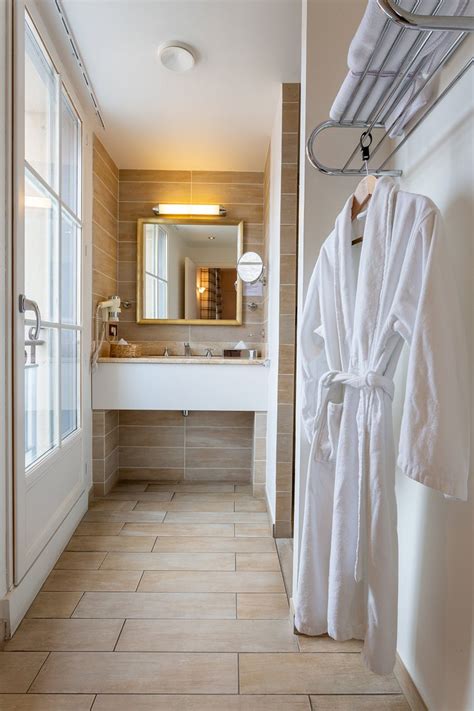 HOTEL-RESTAURANT FAMILLE BOURGEOIS (Sancerre) - Inn Reviews, Photos ...