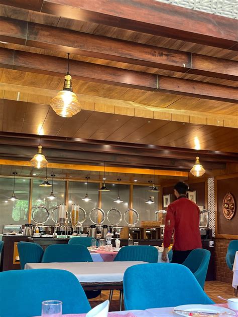 HOTEL ROYAL CASTLE (Gulmarg, Kashmir) - Hotel Reviews & Photos ...