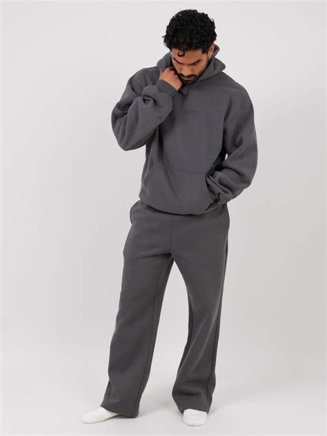 Signature Straight Leg Sweatpants — Comfrt