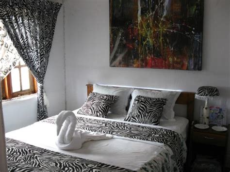 RED WOOD INN (Nuwara Eliya) - Specialty Inn Reviews, Photos, Rate ...