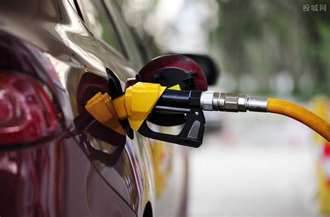 汽油价格上调将带来哪些影响 汽油为什么总是涨价 _八宝网