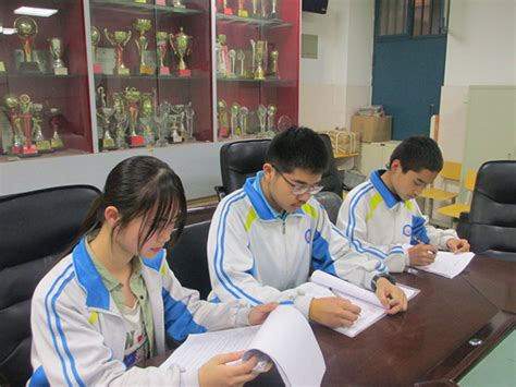 学习应急救护知识 提高自救互救技能--郑州市第十六中学