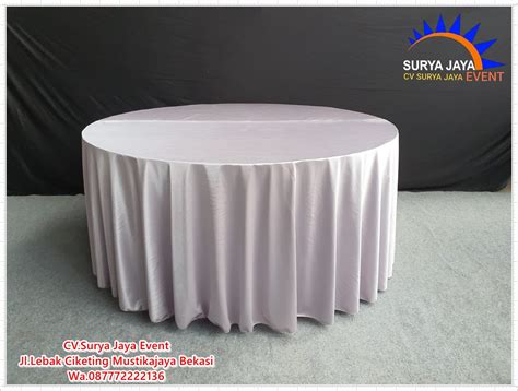 Sewa Meja Bulat Taplak Tebar Silver Dan Runner Meja