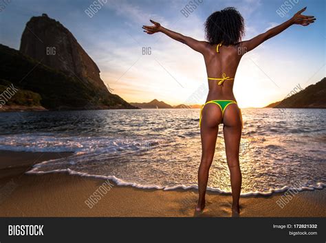 Ragazze Brasiliane In Bikini