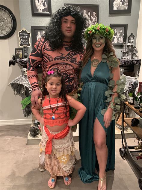 Moana Family Costume for Halloween | Family halloween costumes ...