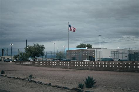 Inmate Stabbed Derek Chauvin 22 Times, U.S. Says - The New York Times