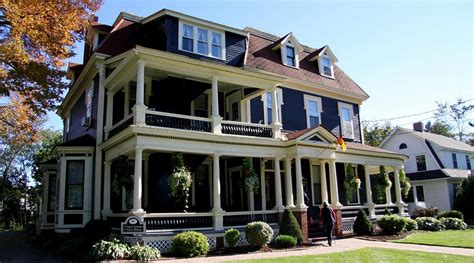 CARRIAGE HOUSE INN (Fredericton, New Brunswick) - Inn Reviews, Photos ...