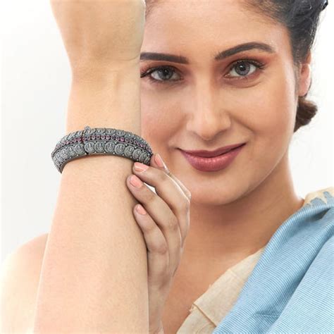 All You Need To Know About Indian Bangles and Bangle designs