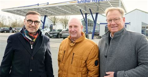 EnBW nimmt neuen Ladepark für E-Autos an der A31 in Betrieb