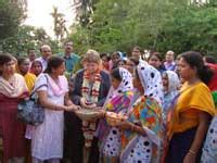 Former Chief of World Fish Center visits women fish farmers in Orissa ...