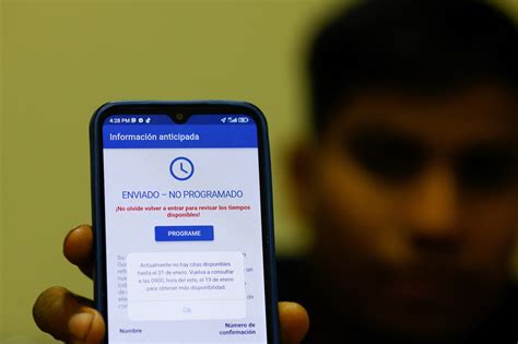 First migrants cross into US from Mexico using mobile app