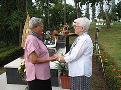 Liebesbündnis untereinander: Fe Perez und Hilda Pagán