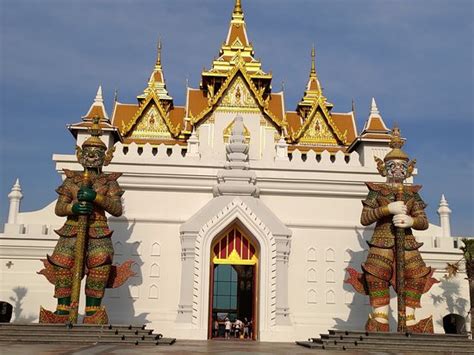 Legend Siam Pattaya (Na Chom Thian) - 2020 What to Know Before You Go ...