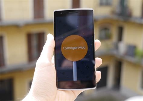 CyanogenMod propone quattro layout per la scheda contatto