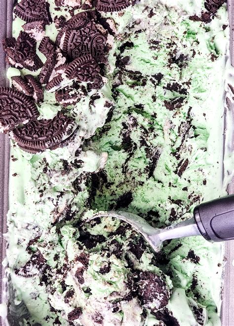 Homemade Oreo Mint Ice Cream (No Churn!) - Scoop & Sprinkle