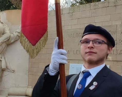 Valognes. Gaëtan Valognes, porte-drapeau dans les cérémonies - Saint-Lô ...