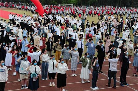 成都市实验外国语学校举行高2019级成人礼 - 校园快讯 - 成都市实验外国语学校