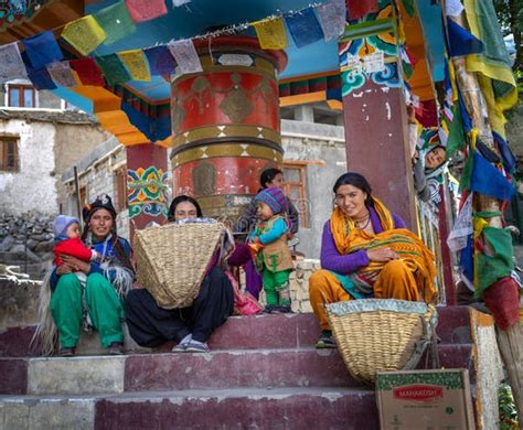 Local Mountain People India 的图像结果