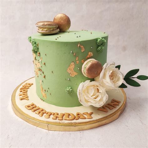 Green Floral Cake | Floral Cake With Macarons | Birthday Cake For Wife ...