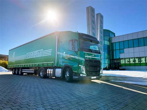 Major deal: Italian haulier purchases 1,000 Volvo trucks with latest ...