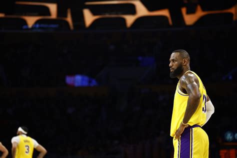 What happened to LeBron James? Latest injury update for Lakers star as ...