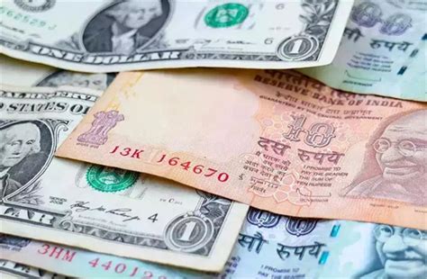 रुपया शुरुआती कारोबार में अमेरिकी डॉलर के मुकाबले चार पैसे गिरकर 83.26 ...