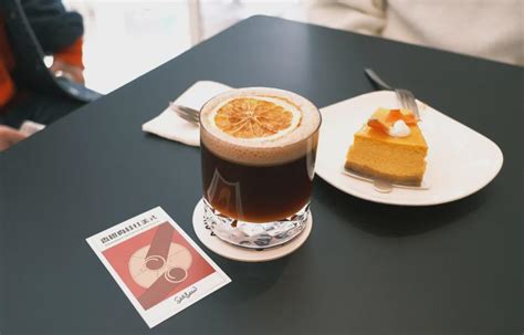 创意特调咖啡冰球拿铁,咖啡专辑,食品餐饮,摄影素材,汇图网www.huitu.com