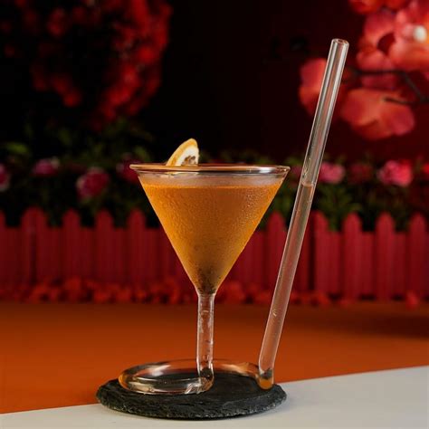 Melbify Roll Sip Cocktail Glass | Set of 1 | 200 ML | Spiral Cocktail ...