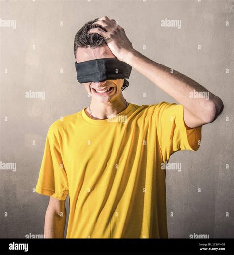 Boy with bandage on eye hi-res stock photography and images - Alamy