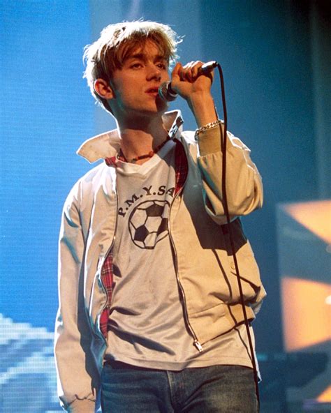 Albarn on stage with Blur in 1995 | Damon albarn, Damon albarn young ...