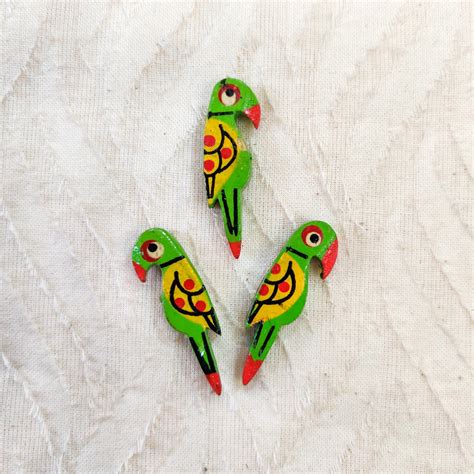 Pack Of 3 Green Parrot Buttons – Sanskruti
