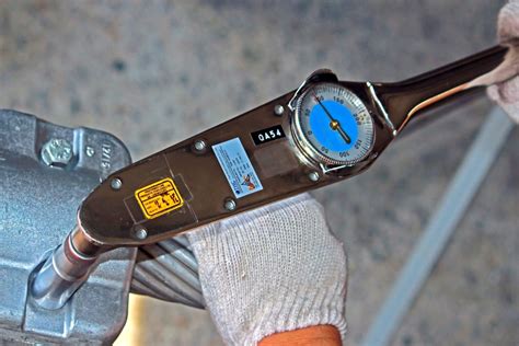 Using Torque Wrench 的图像结果